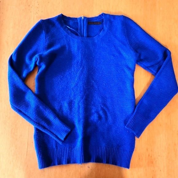 Blue Sweater with full zipper on the back - Picture 1 of 3